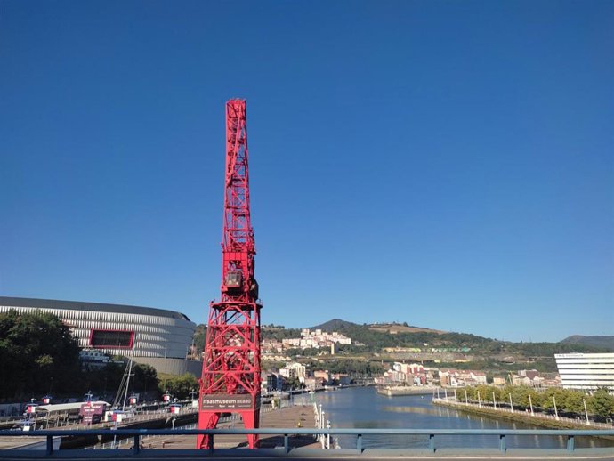 Archivo - Jornada soleada en Bilbao