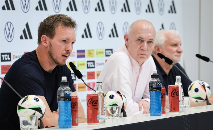 Archivo - 06 July 2024, Bavaria, Herzogenaurach: (L-R) Germany national coach Julian Nagelsmann, DFB President Bernd Neuendorf and DFB Sports Director Rudi Voeller attend a press conference after their defeat against Spain during the quarter-finals of the