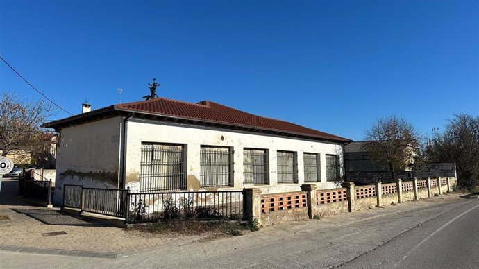 Antiguas escuelas de Almuniente.