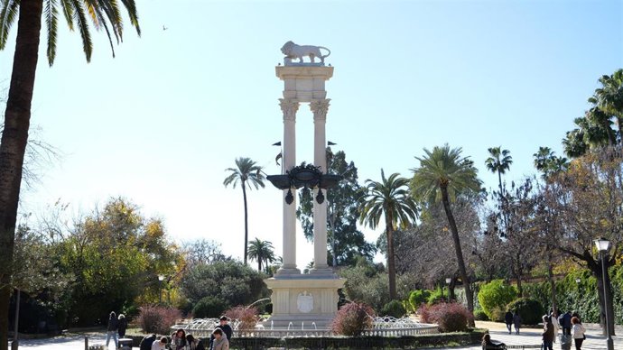 Restauración del monumento dedicado a Cristóbal Colón en Sevilla.