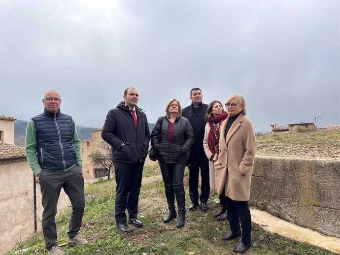 El conseller de la Presidència, Albert Dalmau, durant la seva visita a la Vilella Baixa (Tarragona)