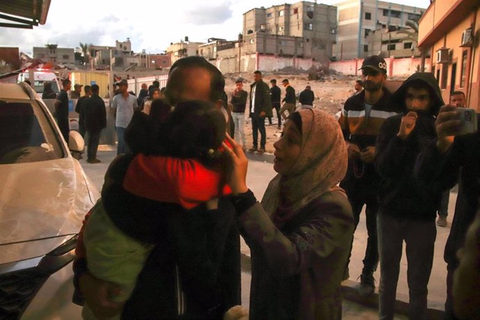 Archivo - Archivo.- Civiles palestinos heridos en la Franja de Gaza.