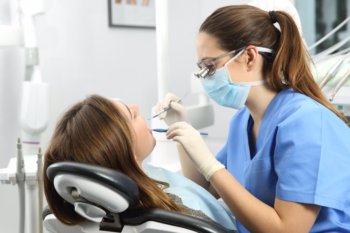 Por qué los dientes no se debilitan tras una endodoncia y otros mitos a desterrar