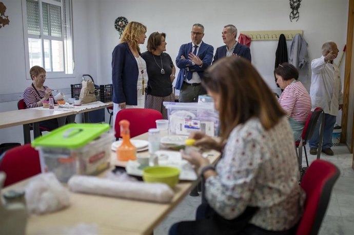 Archivo - El concejal de Participación Ciudadana, Jesús Soriano, durante una visita a mejoras de los centros sociales y sedes vecinales