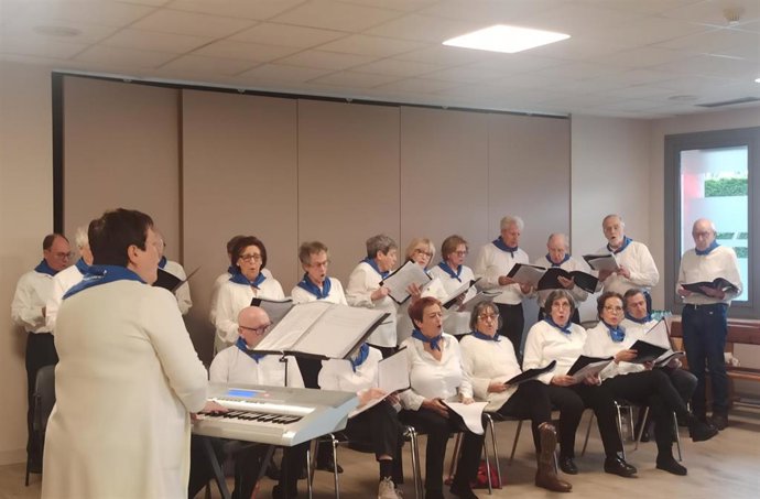 Una de las actuaciones del coro de pacientes de la Asociación Navarra de Parkinson