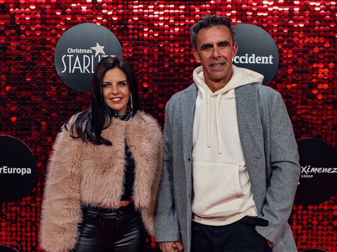 Angélica Delgado y Alonso Caparros en el concierto de Estopa en el Festival Starlite Christmas