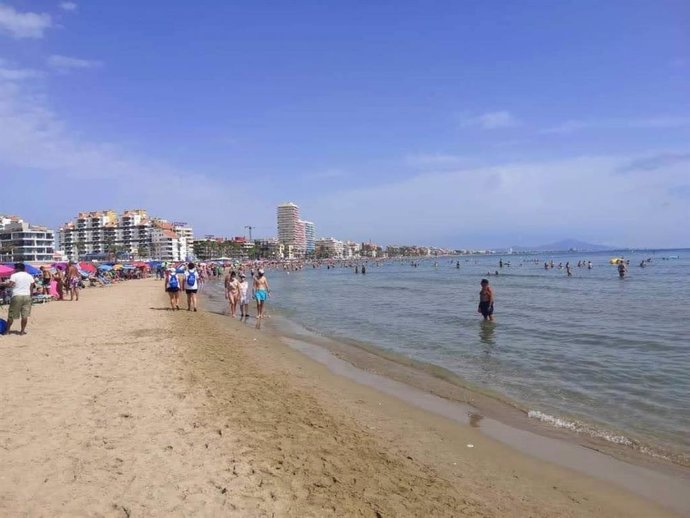 Archivo - La playa de Peñiscola en imagen de archivo