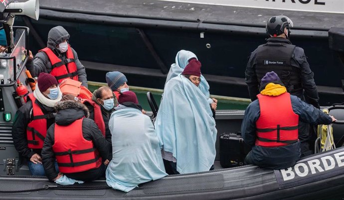 Archivo - Migrantes rescatados en el canal de la Mancha (archivo)