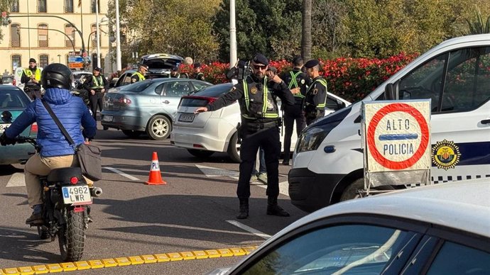 La Policía Local de València cierra diciembre con 200 denuncias por conducir bajo efectos del alcohol o drogas