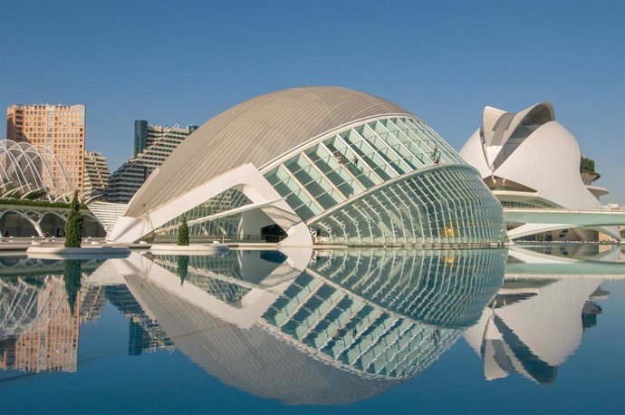 Archivo - L'Hemisfèric, parte de la Ciudad de las Artes y las Ciencias de Valencia, en imagen de archivo