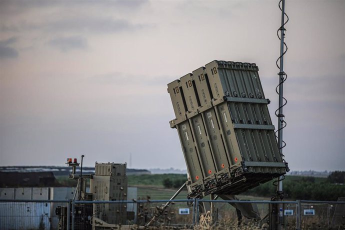 Archivo - Defensas antiaéreas israelíes en Sderot