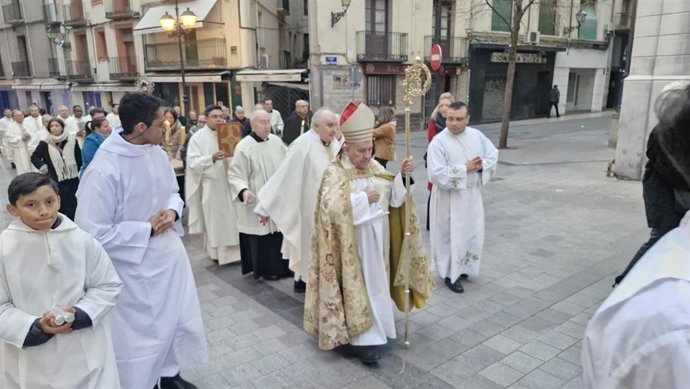 Monseñor Vicente Jiménez, administrador apostólico de la Diócesis de Huesca, en el inicio del Jubileo 2025.
