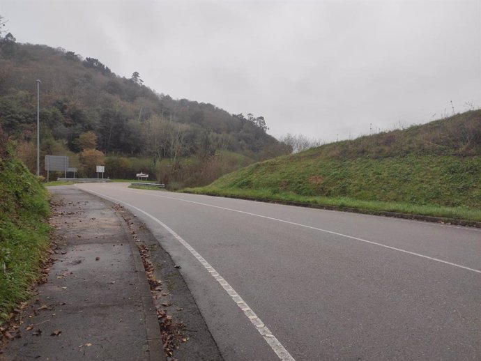 Archivo - Carretera secundaria de Asturias, tráfico