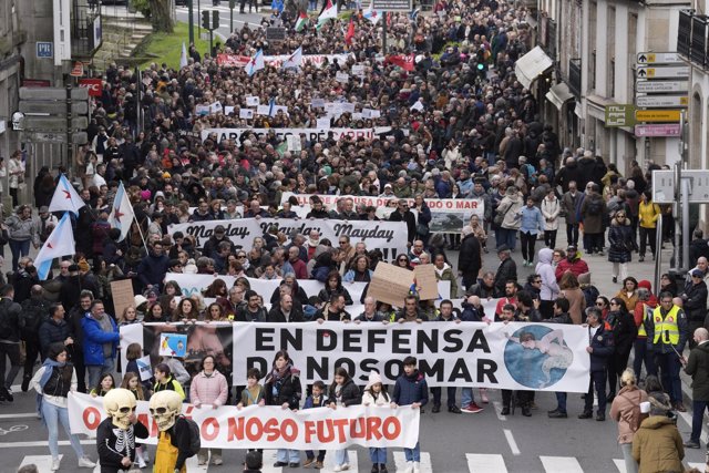 Manifestación en "defensa del mar" en Santiago de Compostela, 21 de enero de 2024. Galicia.