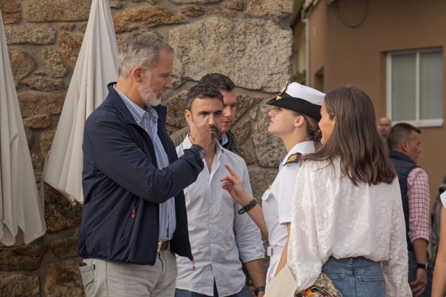 Pie de Foto: Los Reyes y La Princesa Leonor, a 28 de septiembre de 2024, en Vilagarcía de Arousa, Pontevedra, Galicia (España). 