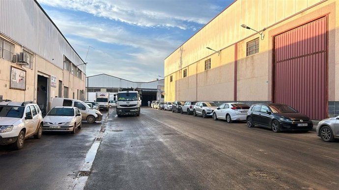 Archivo - Temporal.- Avanza la limpieza de áreas industriales gracias a 125 operarios, 21 brigadas especializadas y 77 vehículos