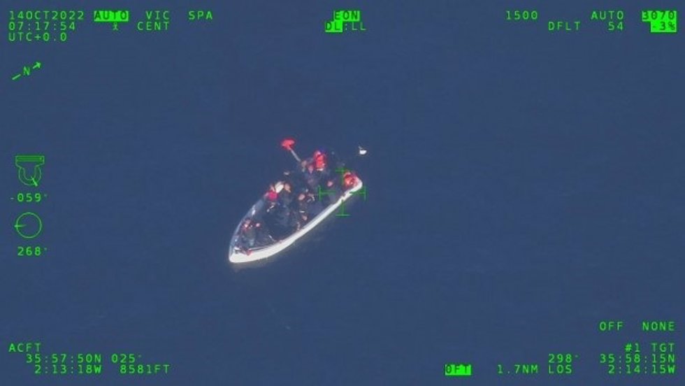 Archivo - Imagen de una patera rescatada captada desde el aire.