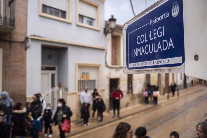 El colegio 'La Inmaculada', el primero en abrir tras la DANA, 