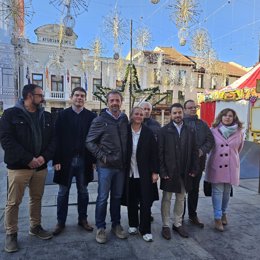 La Concejala De Asuntos Sociales En El Ayuntamiento De Guadalajara E Integrante De Vox, Eva Henche, Con Otros Integrantes Del Partido.