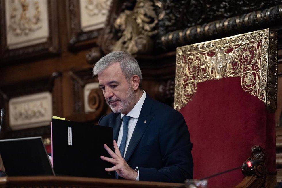 Archivo - El alcalde de Barcelona, Jaume Collboni, durante un pleno en el Ayuntamiento de Barcelona, a 26 de julio de 2024, en Barcelona, Catalunya (España).
