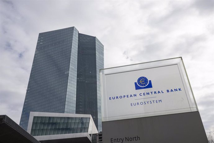 Archivo - FILED - 16 March 2023, Hesse, Frankfurt_Main: A view of the European Central Bank (ECB) building in Frankfurt. Photo: Boris Roessler/dpa