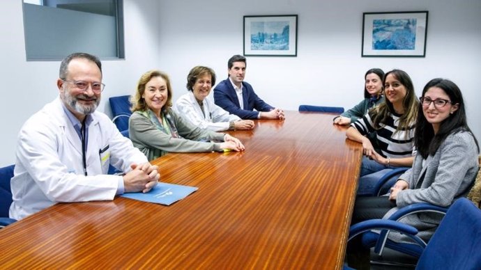 La consejera de Salud y Políticas Sociales, María Martín, se reúne con las nuevas farmacéuticas que se incorporan al SERIS para desarrollar un proyecto piloto