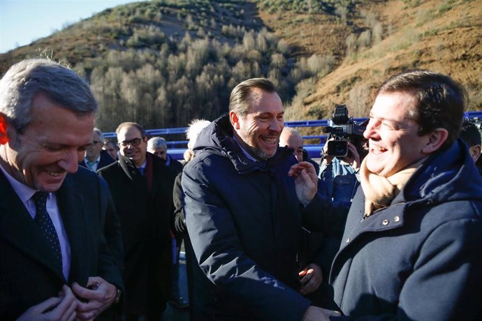 Puente preside la puesta en servicio del viaducto de 'El Castro', en la A-6 en sentido A Coruña