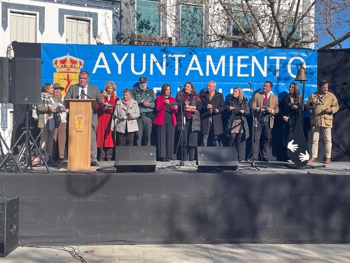 Acto de las Precampanadas Ibéricas en las que vecinos y visitantes han podido despedir el 2024 de forma anticipada con 12 lonchas de jamón DOP Jabugo.