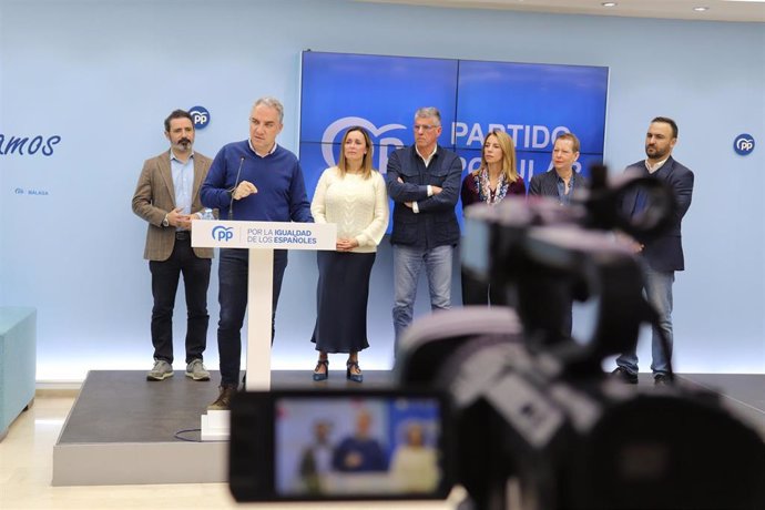 El visecretario de Coordinación Autonómica y Local del PP, Elías Bendodo, este lunes en rueda de prensa en Málaga.