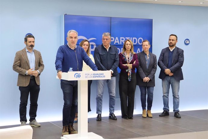 El vicesecretario de Coordinación Autonómica y Local y Análisis Electoral del PP, Elías Bendodo, en rueda de prensa en Málaga.