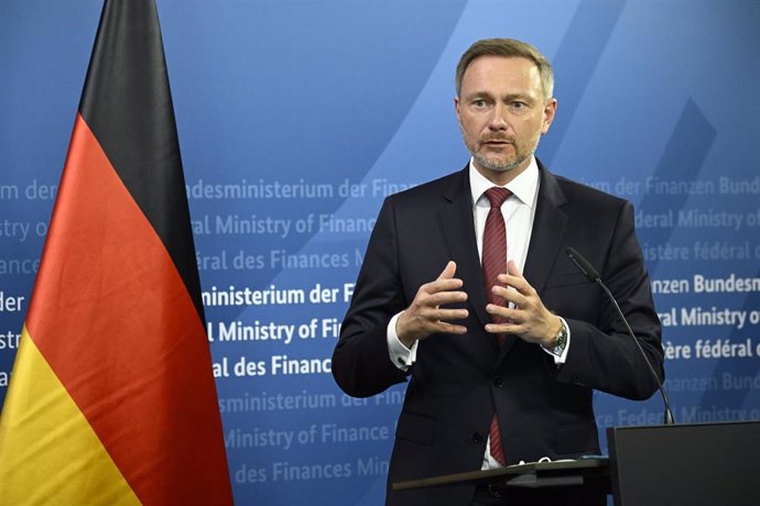 Archivo - FILED - 31 March 2022, Berlin: German Finance Minister Christian Lindner, speaks at a joint press conference with French Minister for the Economy, Finance and Recovery, Bruno Le Maire, following their meeting in Berlin. Lindner said that he expe