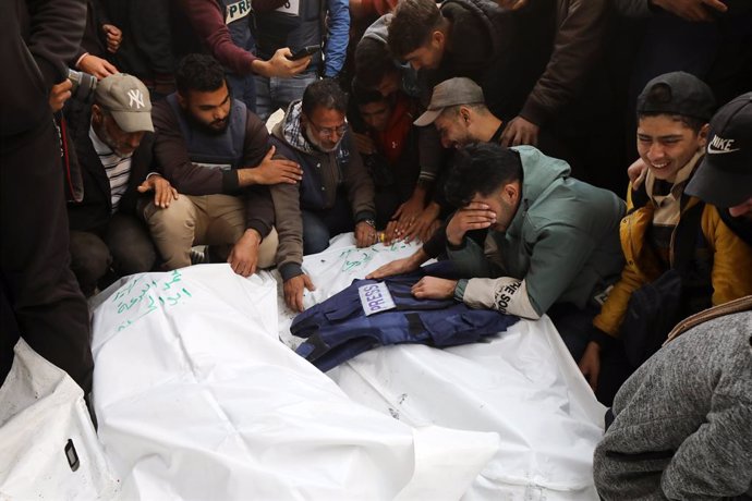 26 December 2024, Palestinian Territories, Nuseirat Camp: Palestinians mourn journalists from the Al-Quds Today channel, who were killed in an Israeli air strike that destroyed a television broadcast vehicle near Al-Awda Hospital in the Nuseirat refugee c