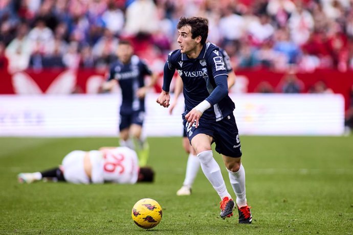 Archivo - Jon Magunazelaia of Real Sociedad in action during the Spanish league, LaLiga EA Sports, football match played between Sevilla FC and Real Sociedad at Ramon Sanchez-Pizjuan stadium on March 2, 2024, in Sevilla, Spain.