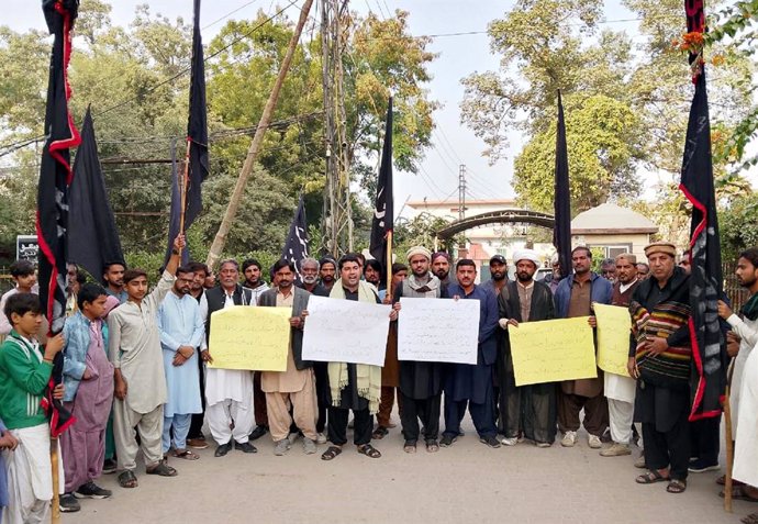 December 30, 2024, Pakistan: LARKANA, PAKISTAN, DEC 30: Members of religious organization are holding protest .demonstration against unrest law and order situation and prolonged closure of transportation .routes in Parachinar, at Larkana press club on Mon