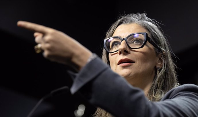 Archivo - November 5, 2024, Ottawa, On, Canada: Francesca Albanese, United Nations Special Rapporteur on the situation of human rights in the Palestinian Territories occupied since 1967, speaks with reporters during a news conference on Parliament Hill, T