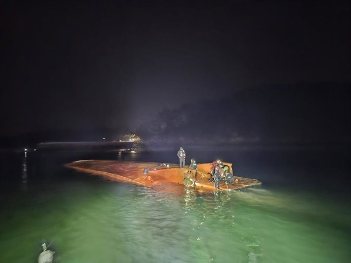 Ferry volcado en Corea del Sur