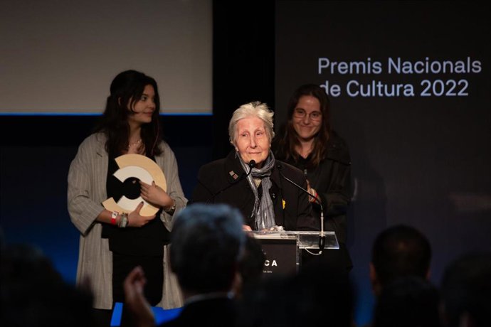 Archivo - La escritora, Rosa Fabregat i Armengol, interviene tras recibir uno de los Premis Nacionals de Cultura 2022, a 27 de mayo de 2022, en Barcelona, Cataluña (España)