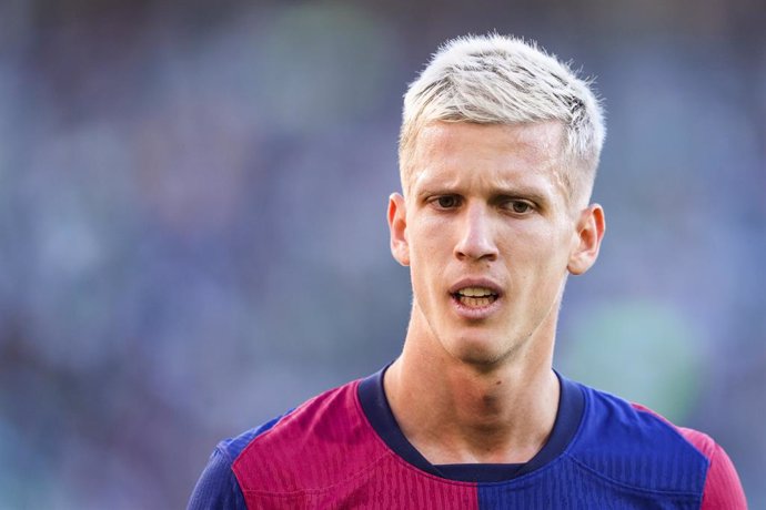 Dani Olmo of FC Barcelona looks on during the Spanish league, LaLiga EA Sports, football match played between Real Betis and FC Barcelona at Benito Villamarin stadium on December 7, 2024, in Sevilla, Spain.