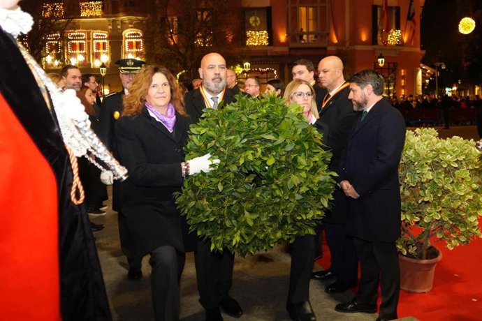 El alcalde de Palma, Jaime Martínez, participa en la ofrenda floral de la 'Festa de l'Estendard 2024'.