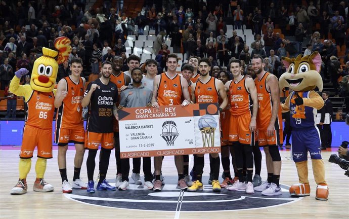 El Valencia Basket celebra el billete para la Copa del Rey 2025 tras ganar al Hiopos Lleida por 107-92 en La Fonteta, en la jornada 14 de la Liga Endesa 2024-25