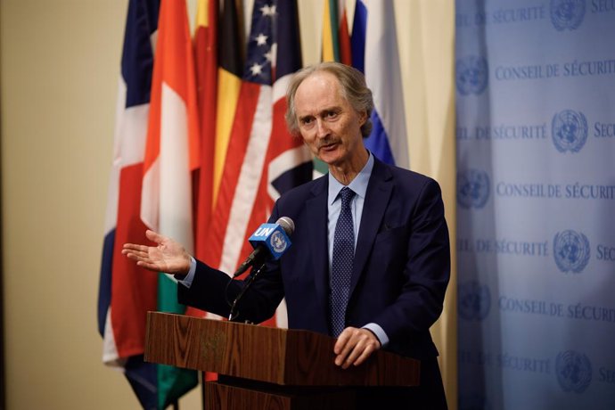 Archivo - UNITED NATIONS, Sept. 30, 2019  Geir Pedersen, UN special envoy for Syria, speaks to journalists following a Security Council meeting on Syria, at the UN headquarters in New York, Sept. 30, 2019. Geir Pedersen on Monday called on all stakeholder