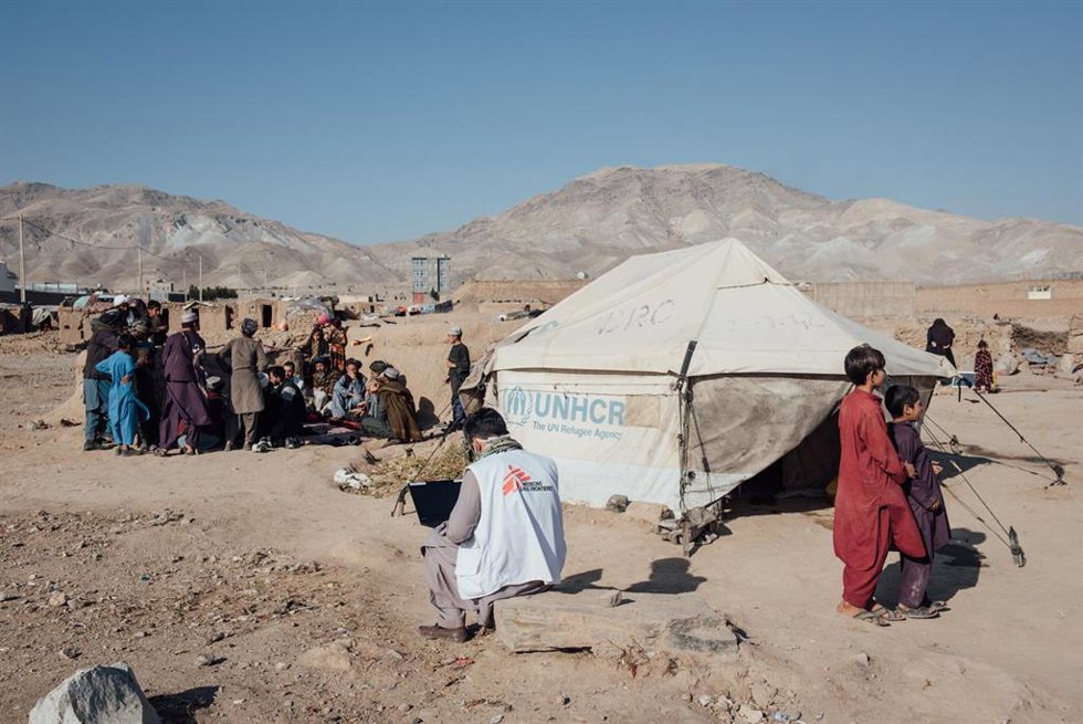 Archivo - Atención a desplazados en un campamento de Herat
