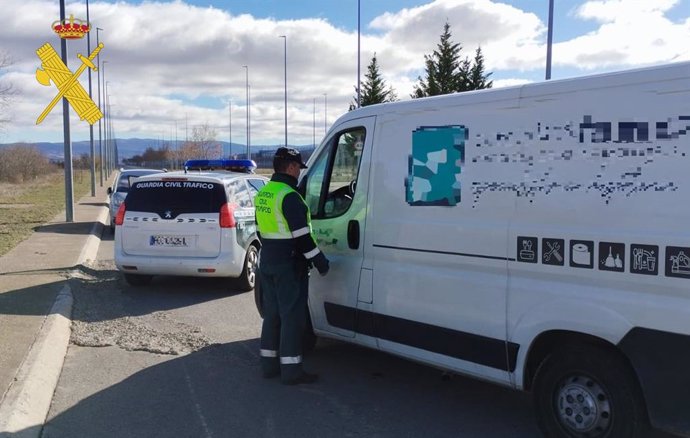 La Guardia Civil de Teruel formula 13 denuncias a conductores en un control en el polígono La Paz de Teruel