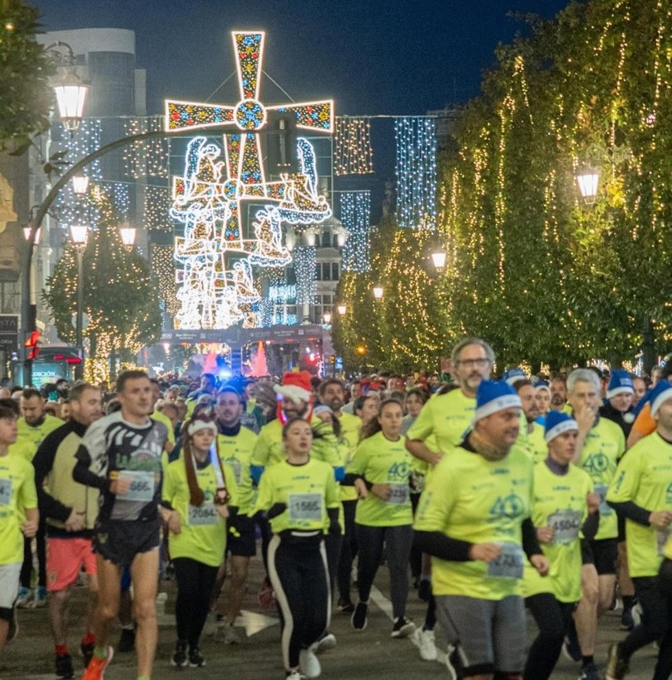 Corredores de la San Silvestre de Oviedo en la edición de 2023.
