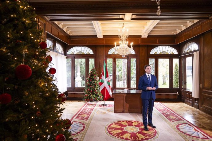 El Lehendakari, Imanol Pradales, en su primer discurso de fin de año como presidente del Gobierno Vasco, en el Palacio de Ajria Enea, en Vitoria-Gasteiz