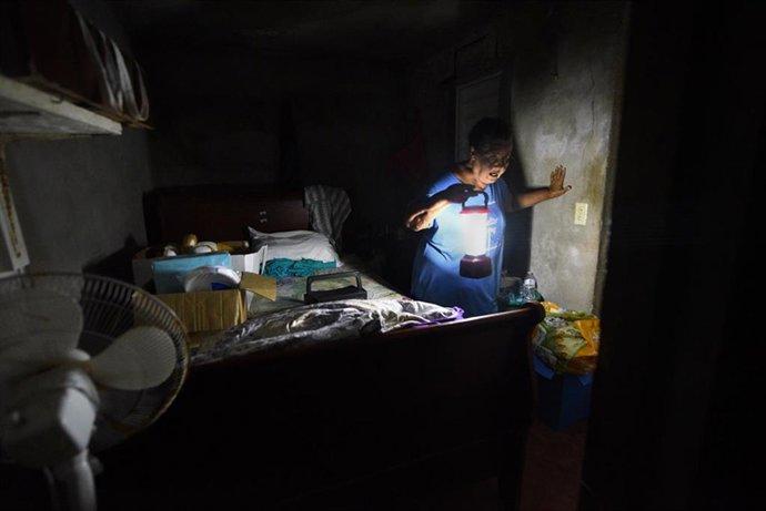 Archivo - Imagne de archivo de un apagón en Puerto Rico