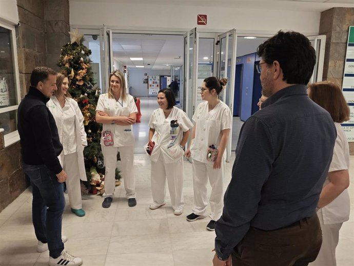 El alcalde de Albacete, Manuel Serrano, visita a los sanitarios