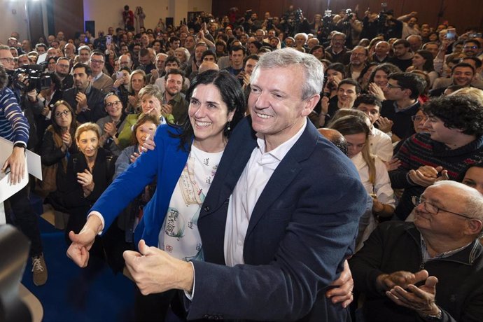 Archivo - La secretaria xeral del PPdeG, Paula Prado, junto al presidente de la Xunta, Alfonso Rueda