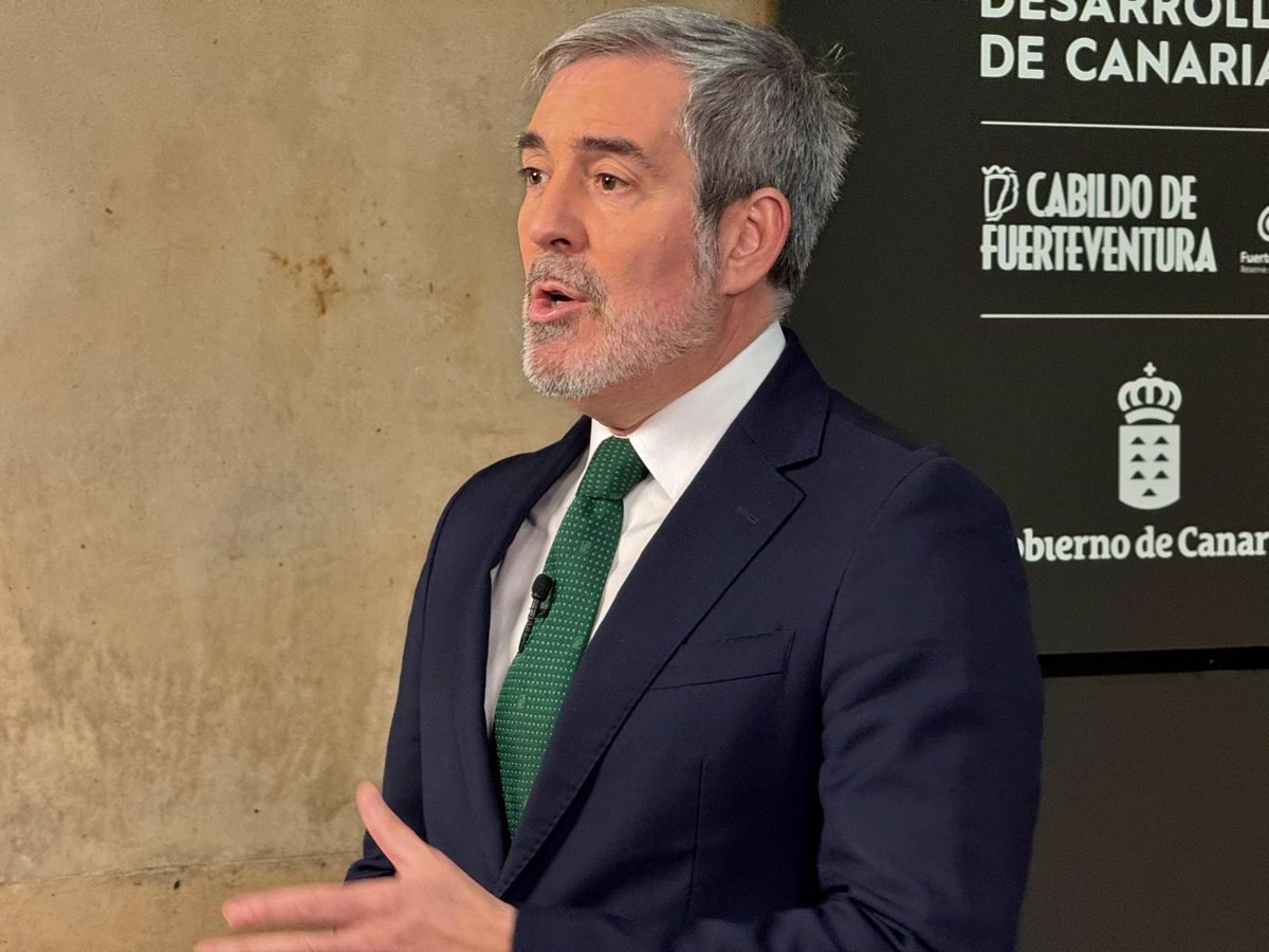 Clavijo llama a la  unidad  frente a la  bronca política  y carga contra un Estado que no comprende a Canarias