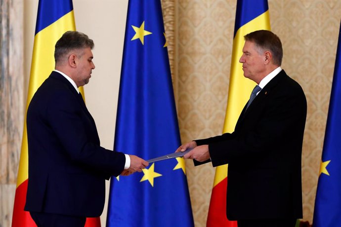 BUCHAREST, Dec. 23, 2024  -- Marcel Ciolacu (L) gives his signed oath to Romanian President Klaus Iohannis during a swearing-in ceremony at the Cotroceni Presidential Palace in Bucharest, Romania, on Dec. 23, 2024. 